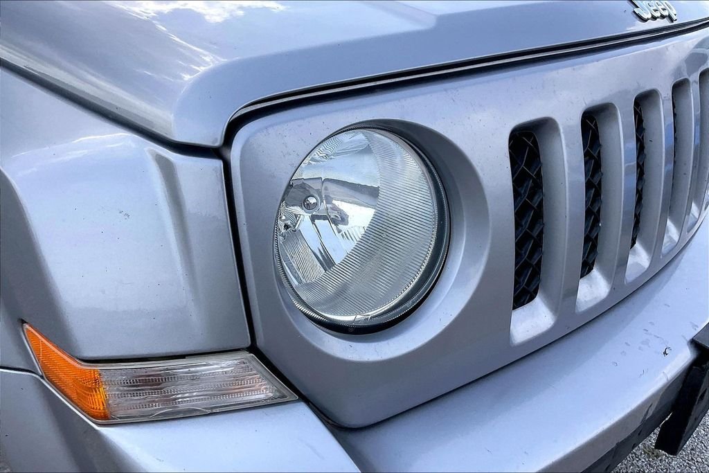 Used 2016 Maximum Steel Metallic Jeep Sport image 31