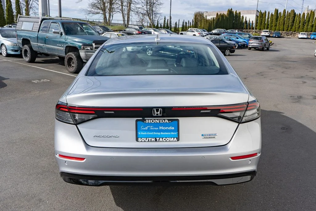 New 2026 Solar Silver Metallic Honda Touring image 7