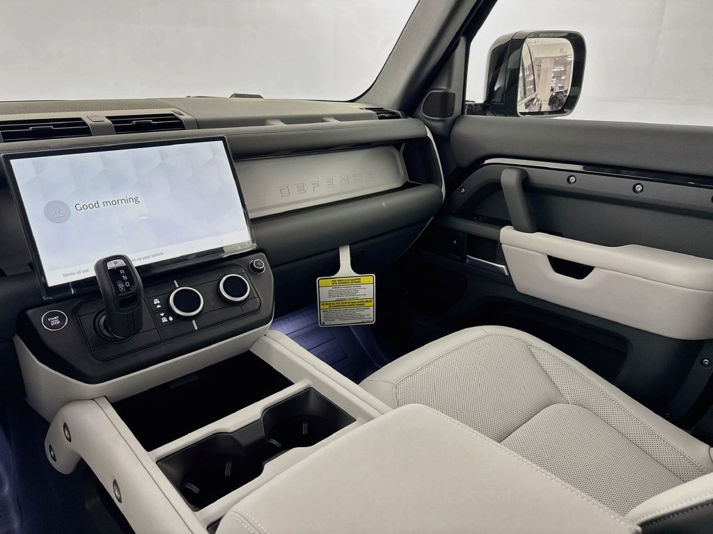 New 2026 Santorini Black Land Rover X-Dynamic SE image 24