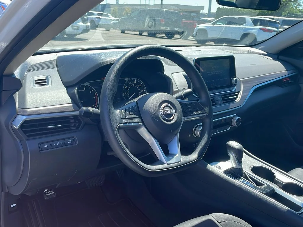 2025 Nissan Altima SV - Photo 14
