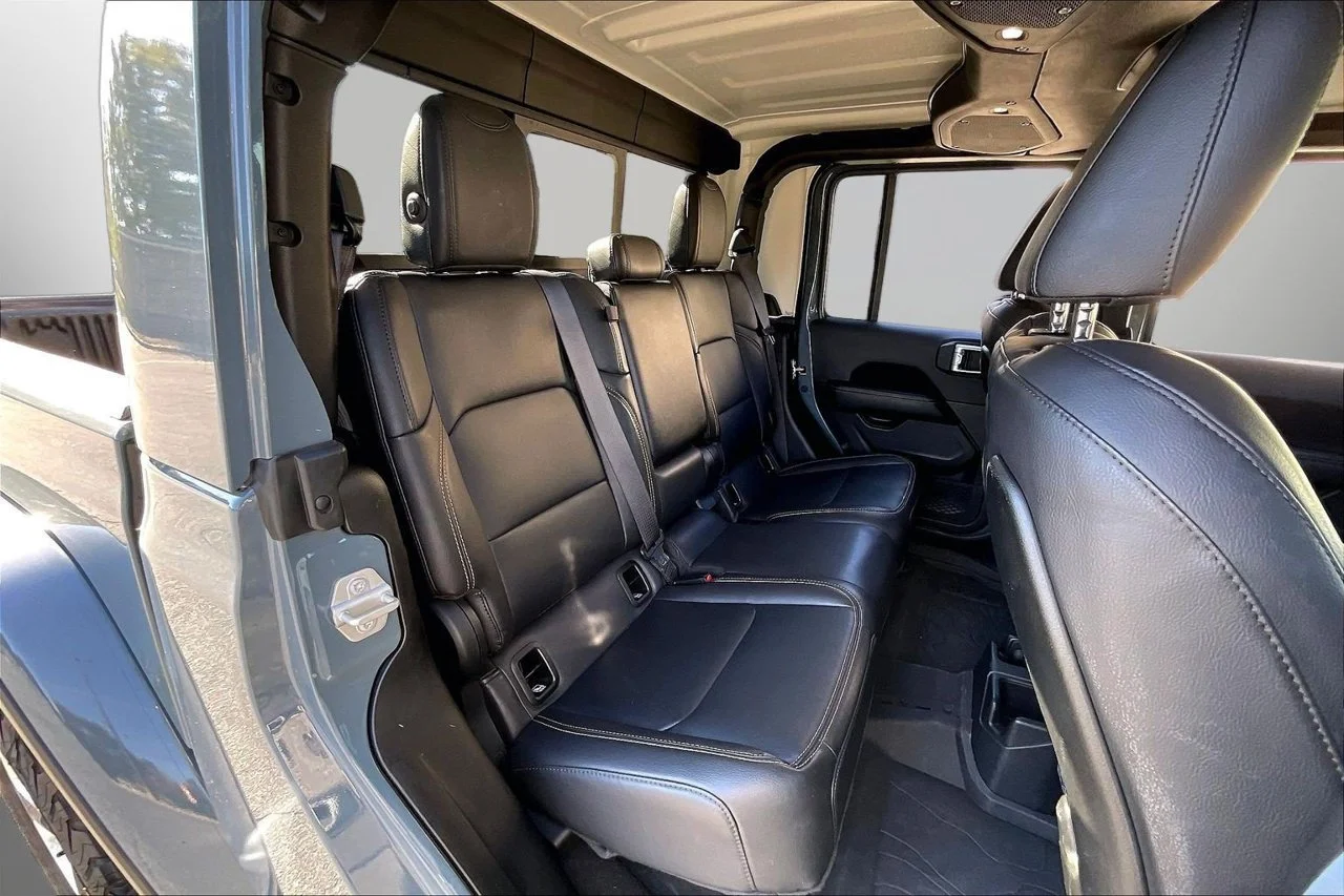 Used 2024 Gray Jeep Sport S image 23