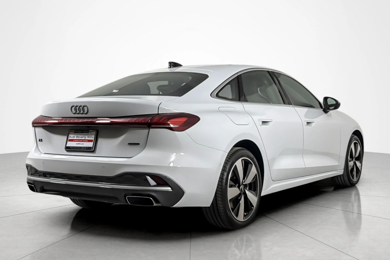Used 2025 Glacier White Metallic Audi Premium Plus 2.0 TFSI quattro image 5