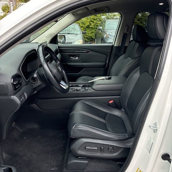 Used 2023 White Honda AWD EX-L 7 Passenger image 9