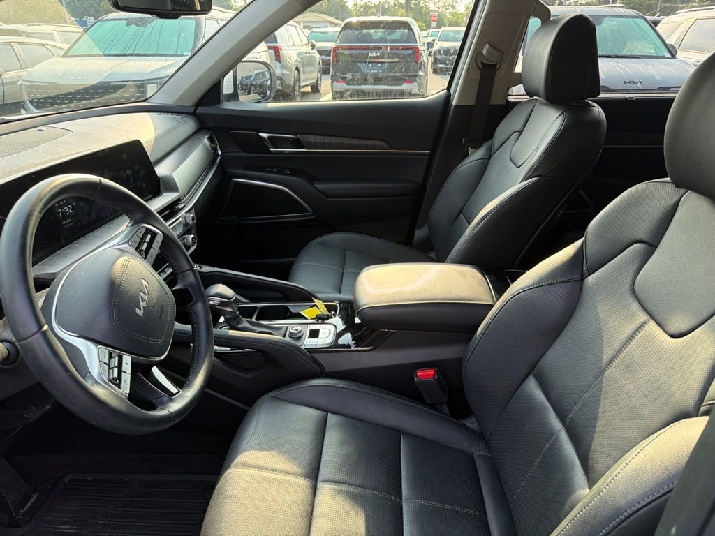 Certified Used 2025 White Kia EX image 10