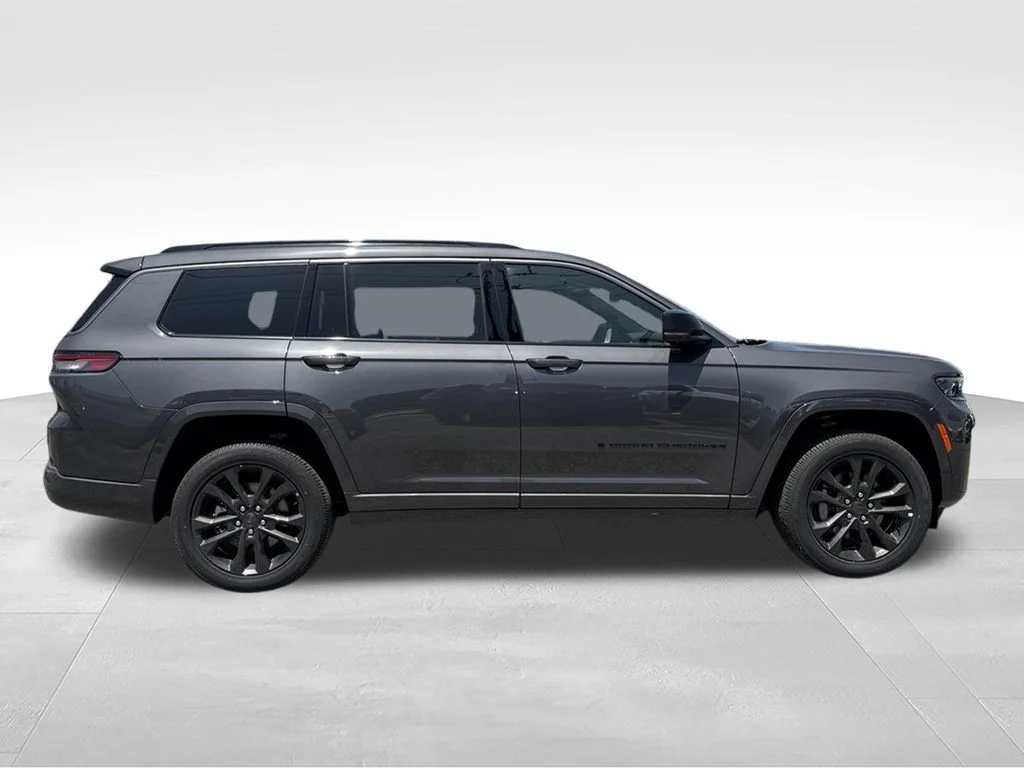 New 2026 Baltic Gray Metallic Clear-Coat Exterior Paint Jeep Limited image 6