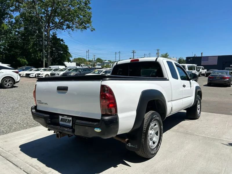 Used 2015 White Toyota Pickup 4D 6 ft image 27