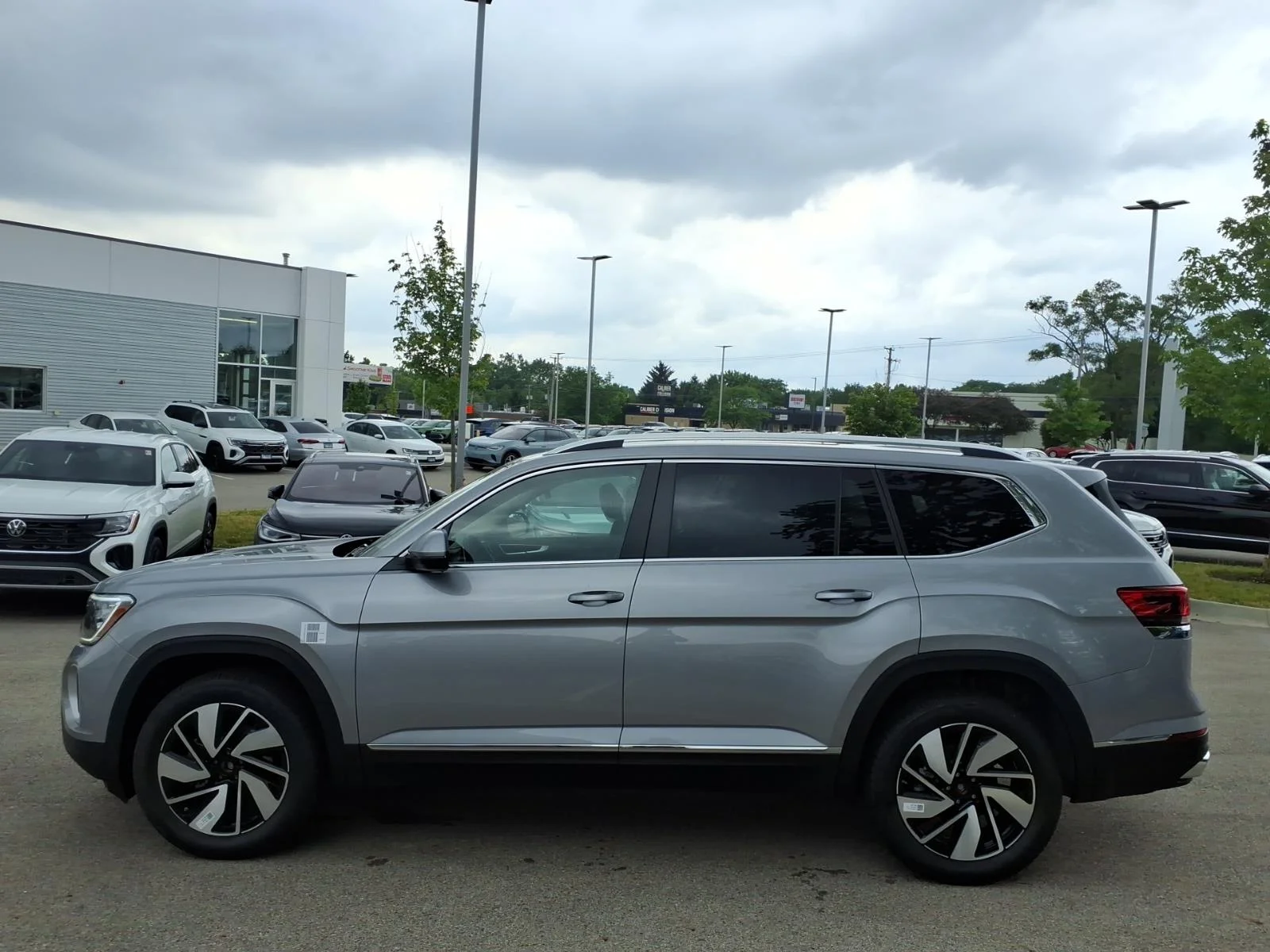 New 2026 Silver Mist Metallic Volkswagen 2.0T SEL 4MOTION image 4