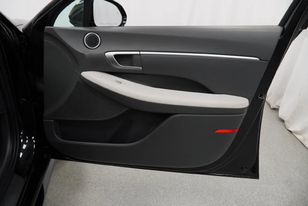 Used 2025 Abyss Black Hyundai SEL image 40