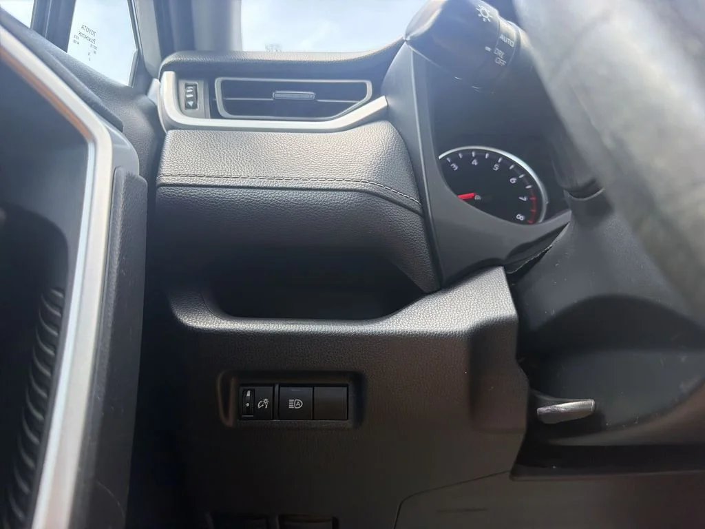 Used 2021 Silver Toyota XLE image 24