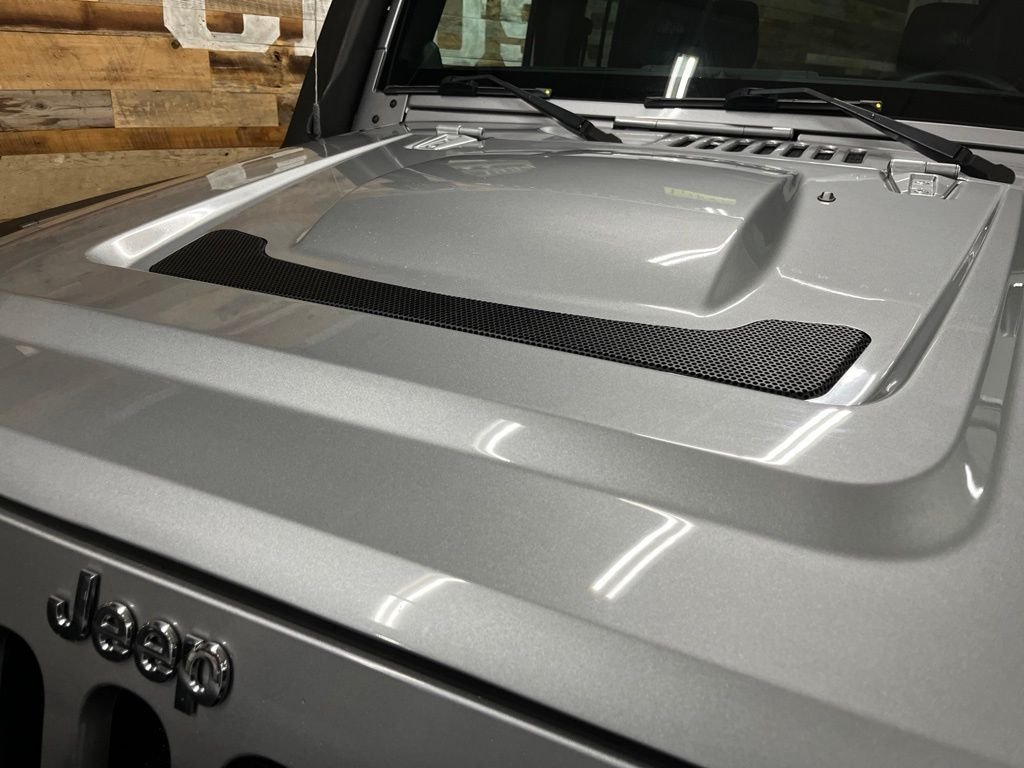 Used 2014 Billet Metallic Clearcoat Jeep Unlimited Rubicon image 9