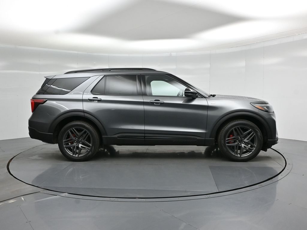 New 2026 Carbonized Gray Metallic Ford ST-Line image 27