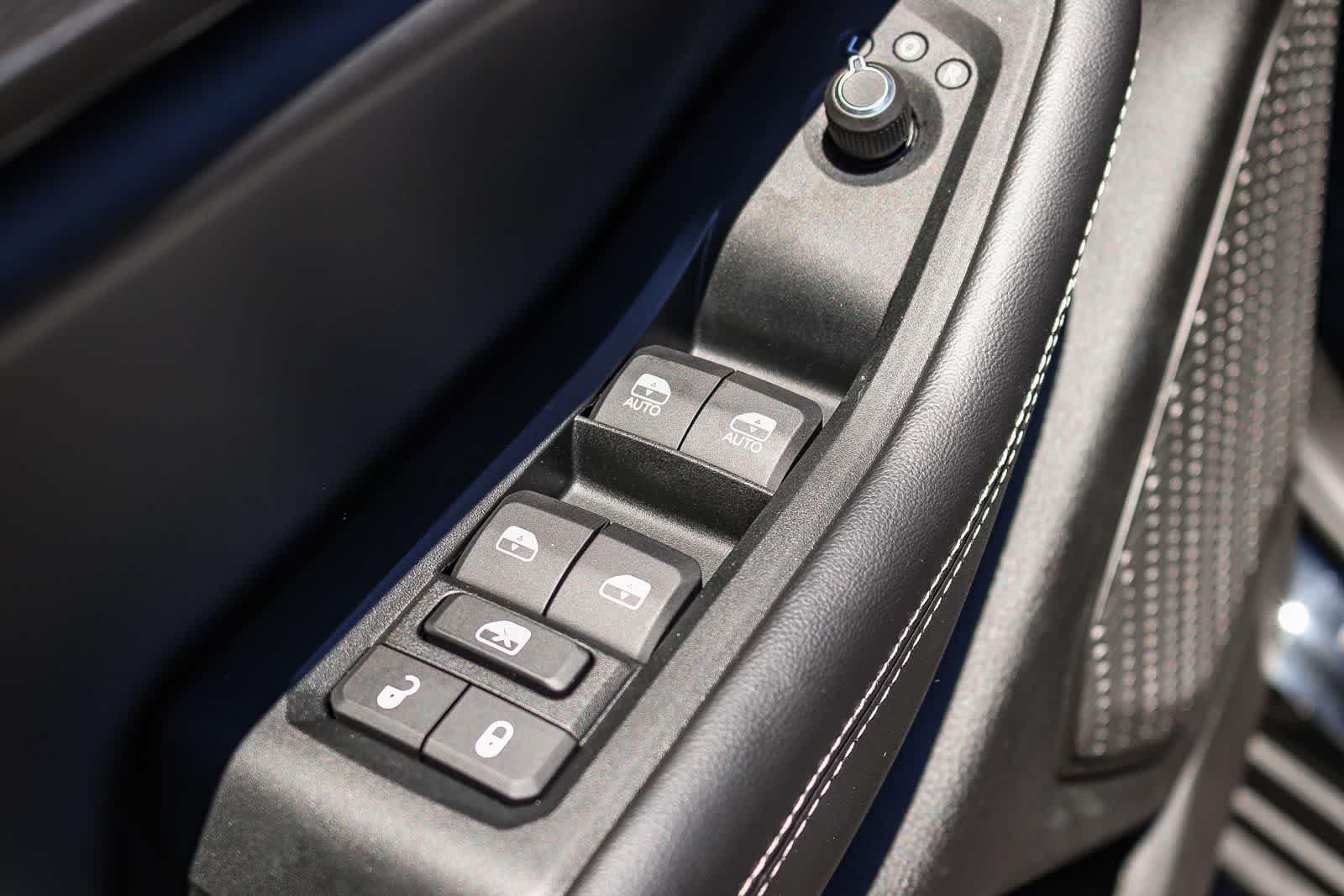 Used 2025 Diamond Black Crystal Pearlcoat Jeep Laredo X image 23