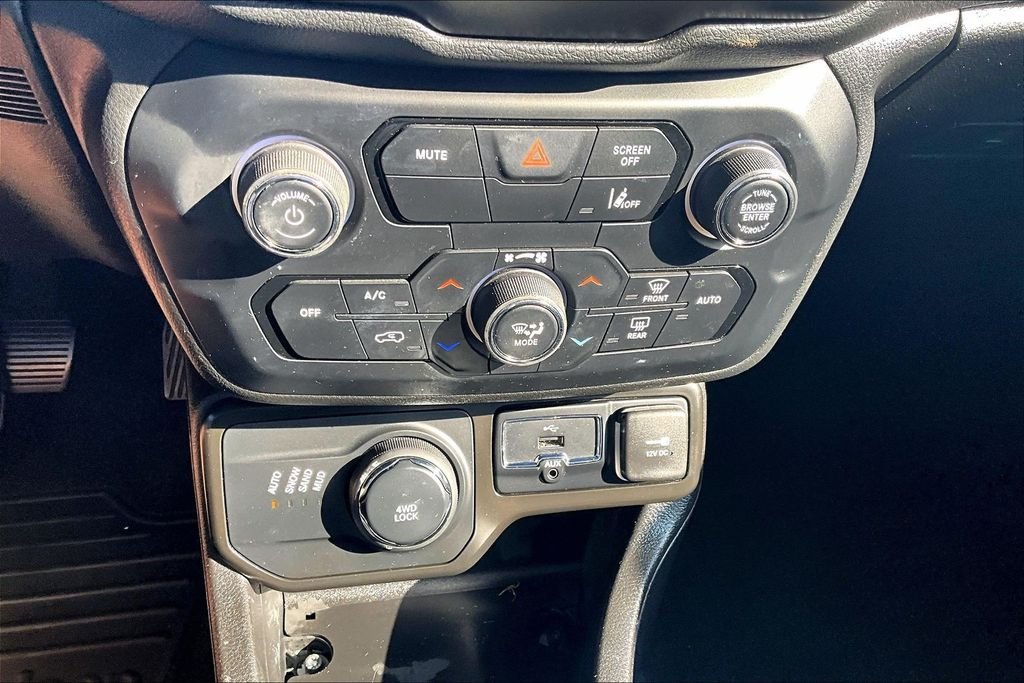 Used 2023 Red Jeep Altitude image 34