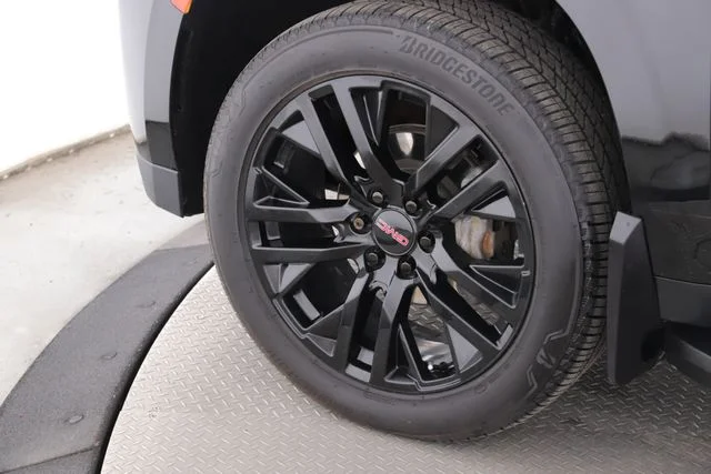 Used 2022 Black GMC SLT image 13