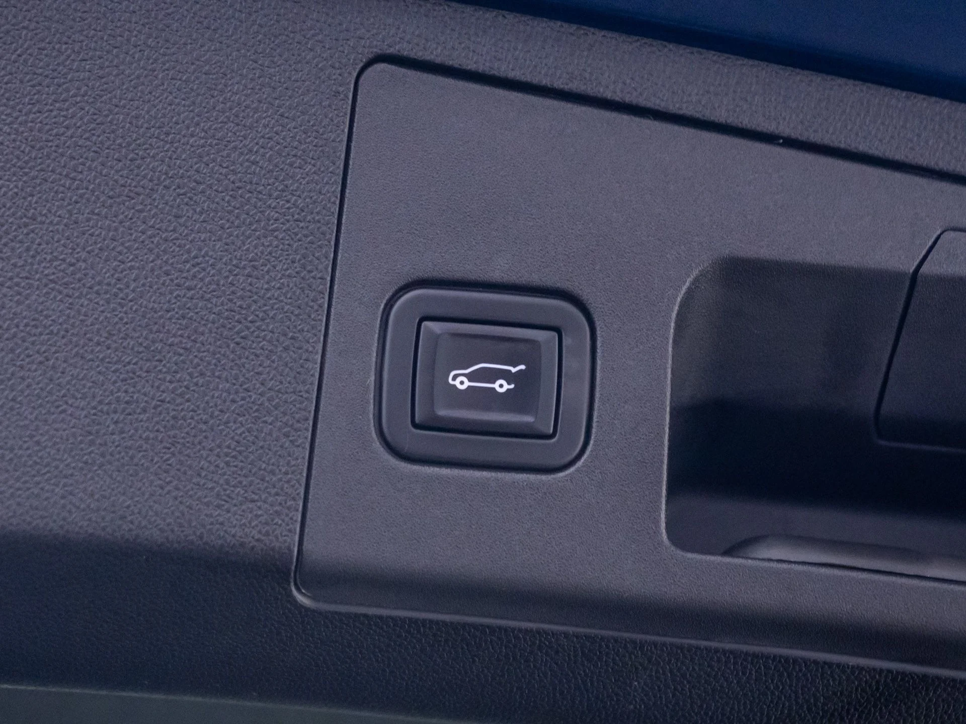Used 2020 Blue Cadillac Sport image 29