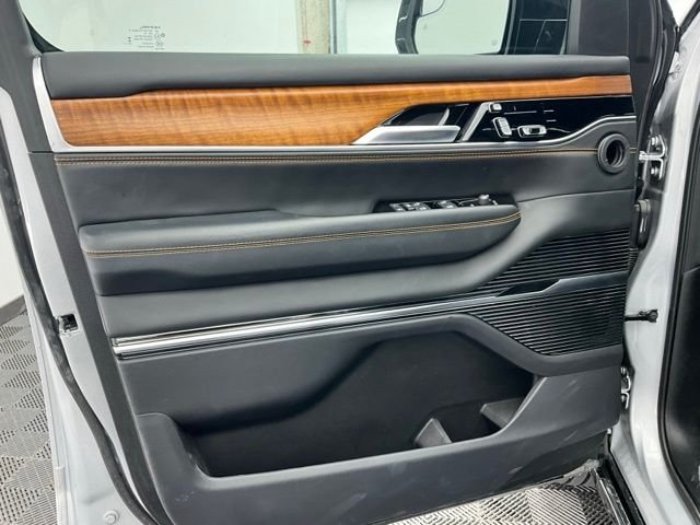 2024 Jeep Grand Wagoneer L Series III - Photo 10