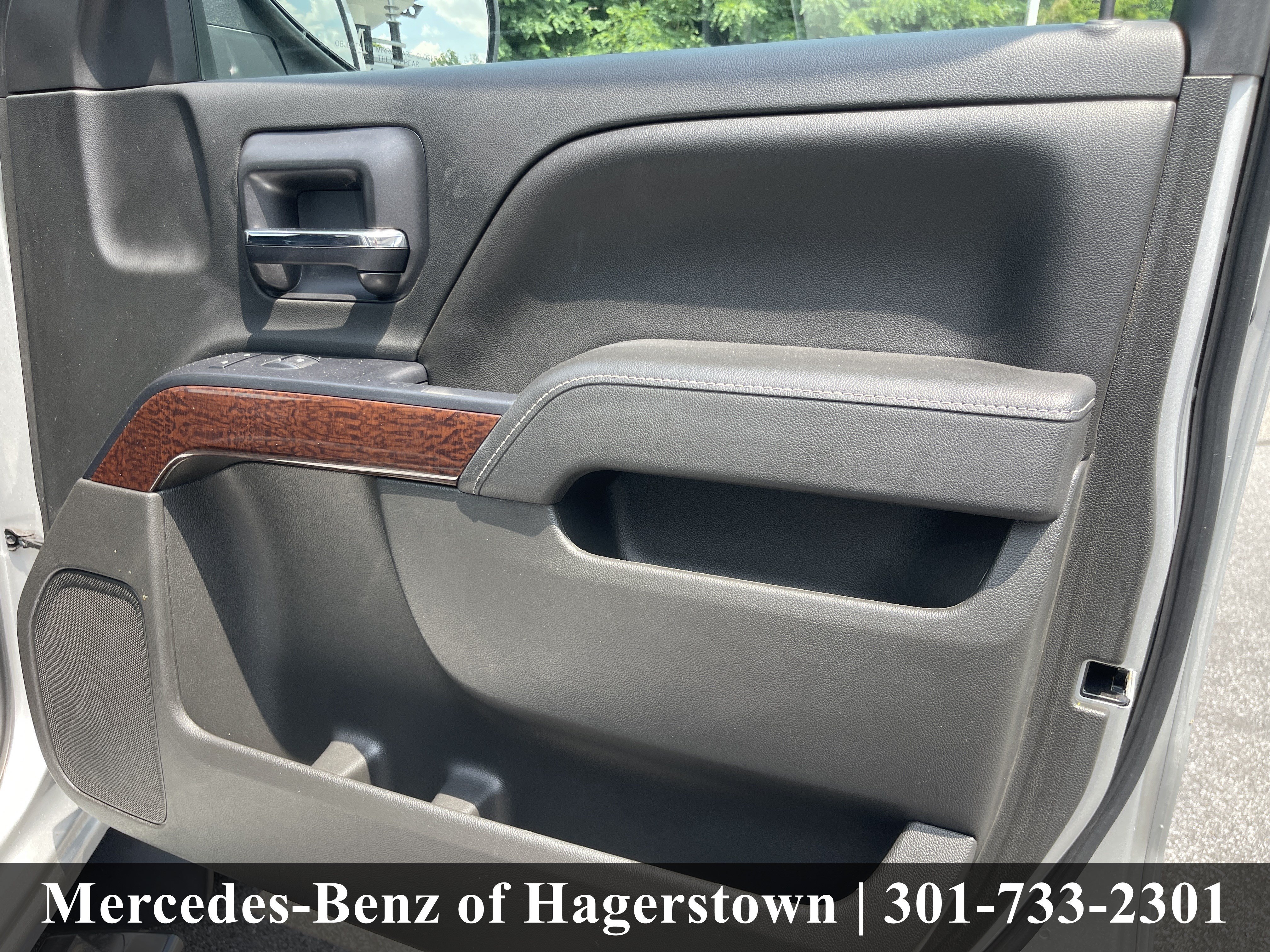 Used 2015 Quicksilver Metallic GMC SLE 4WD Crew Cab 153.0 image 22