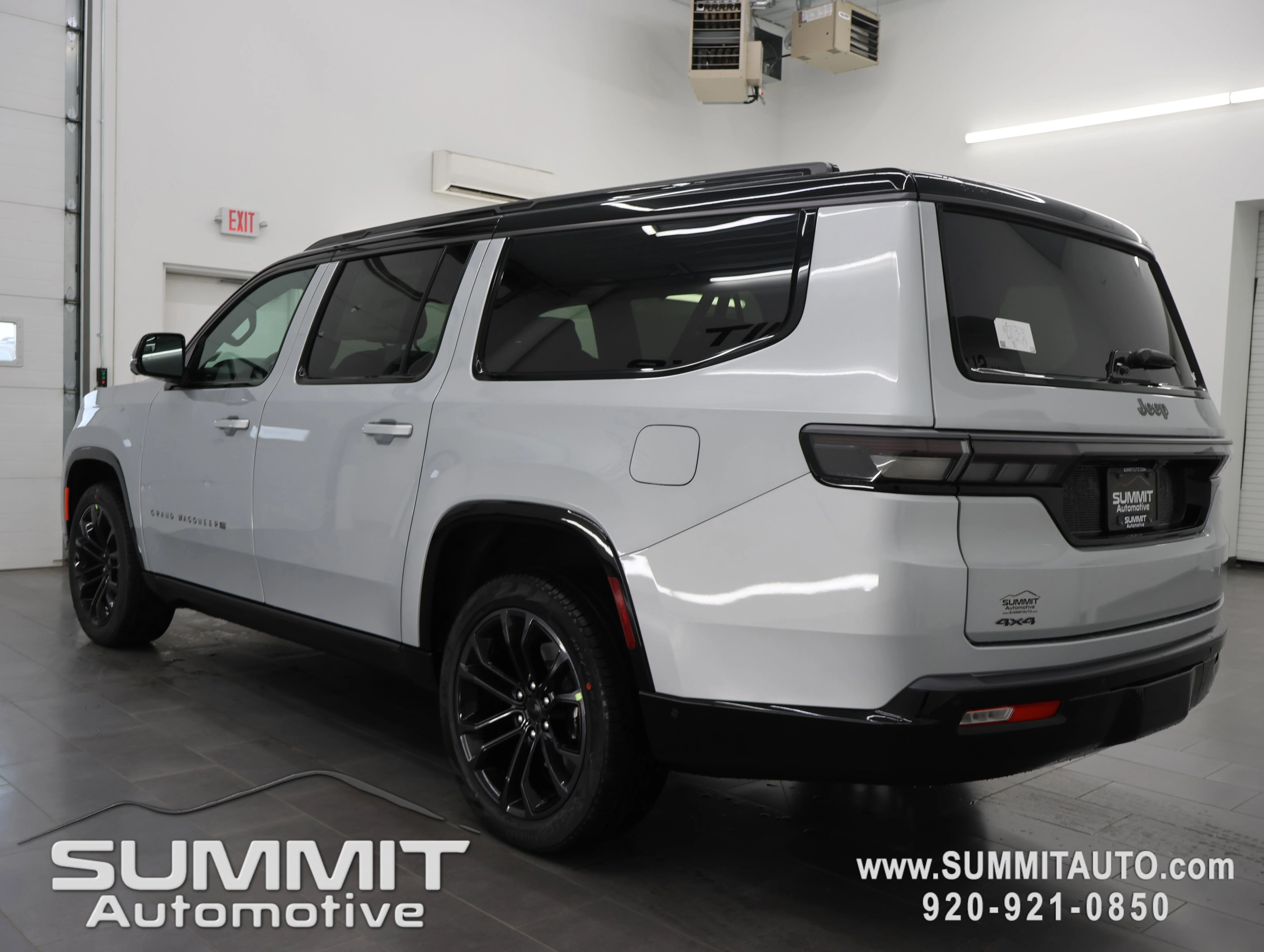 New 2026 Silver-Zynith Exterior Paint Jeep Summit Obsidian image 5