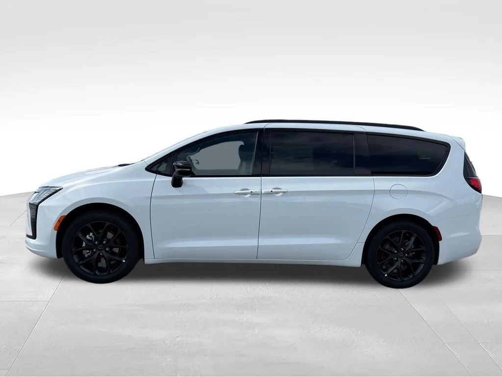 New 2027 Bright White Clear-Coat Exterior Paint Chrysler Limited image 2