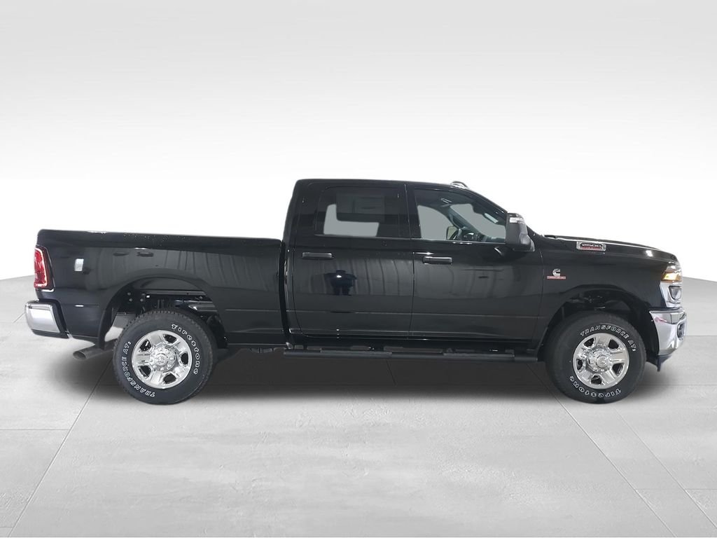New 2026 Diamond Black Crystal Pearl-Coat Exterior Paint RAM Tradesman image 9