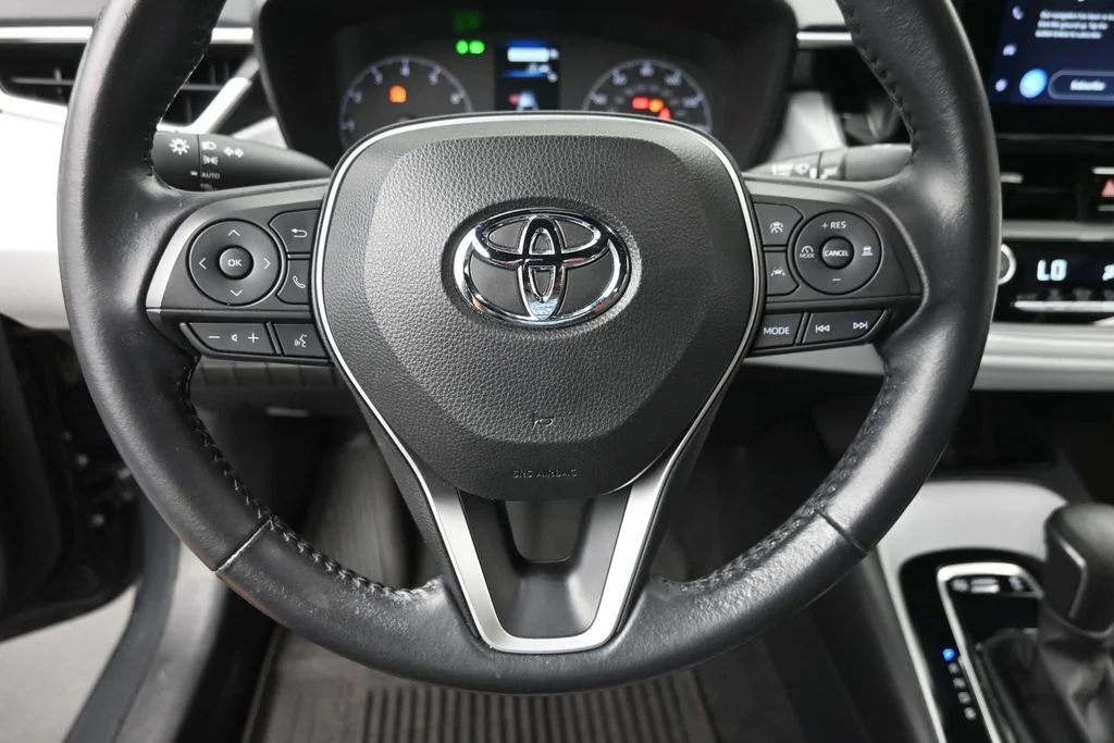 Used 2023  Toyota SE image 17