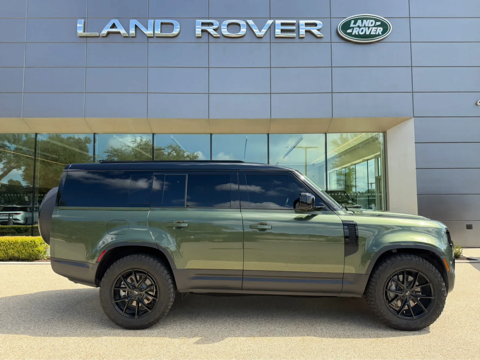Certified Used 2026 Woolstone Green Metallic Land Rover S image 6
