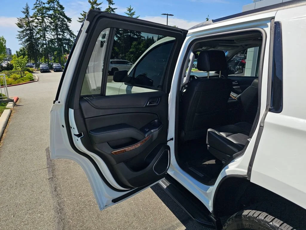 Used 2018 SUMMIT WHITE Chevrolet Premier image 16