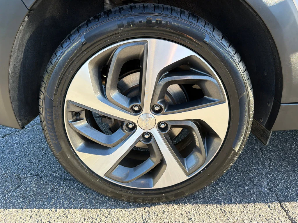Used 2016 Silver Hyundai Limited image 17