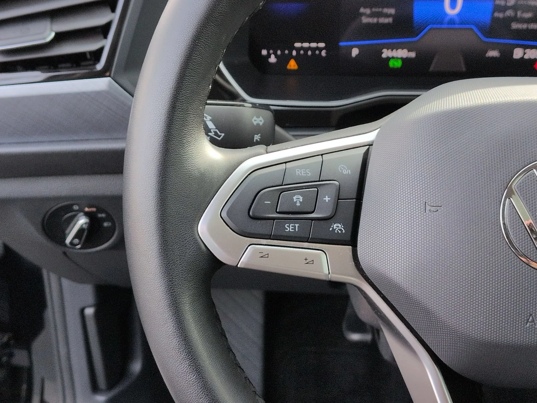 Used 2024 Deep Black Pearl Volkswagen SE w/Sunroof image 17