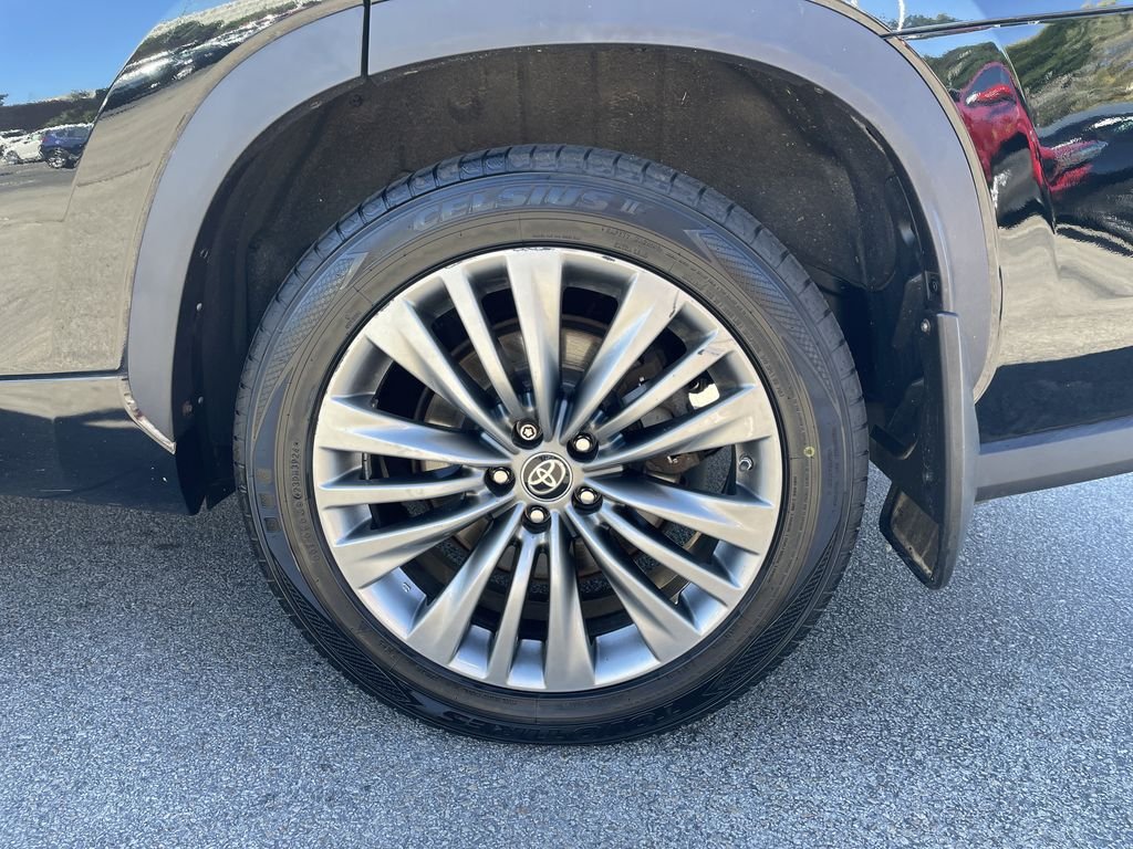 Used 2021 Black Toyota Platinum image 10