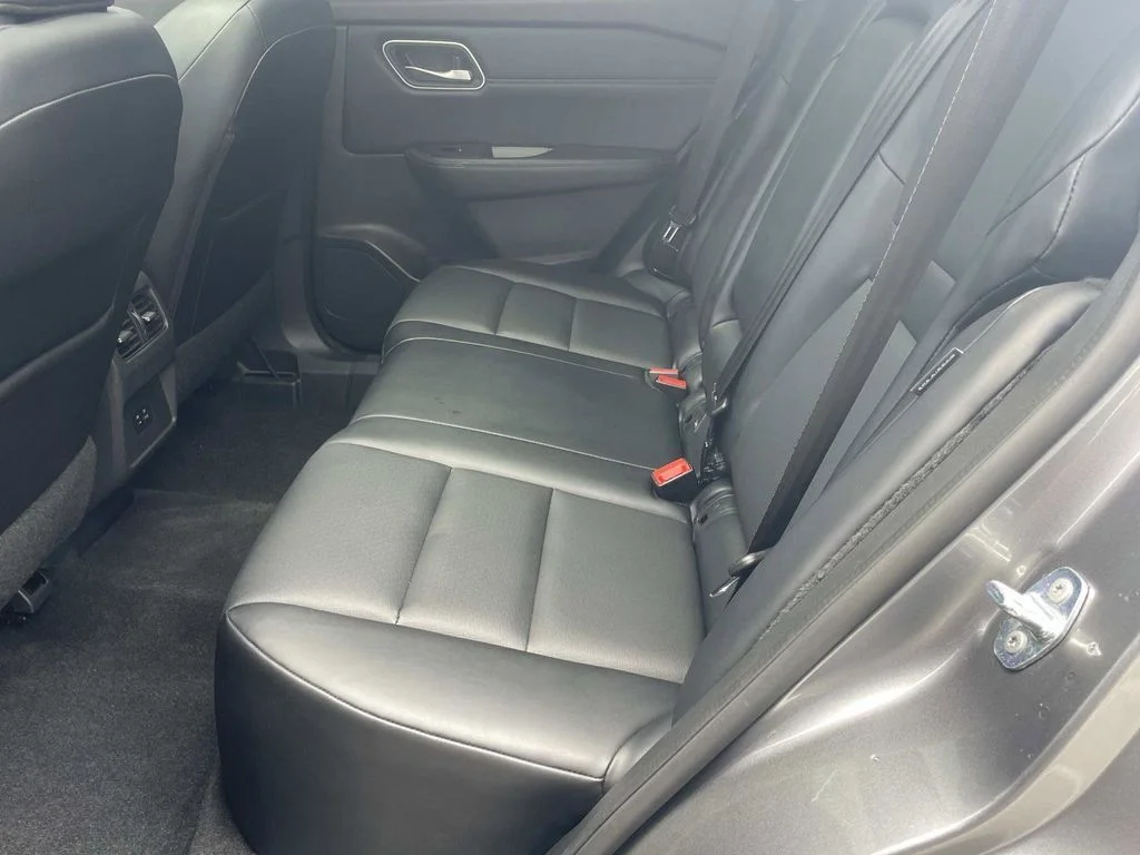 Used 2021 Gray Nissan SV image 10
