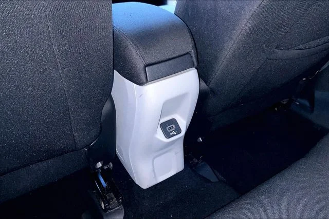 Used 2018 Gray Jeep Latitude image 25