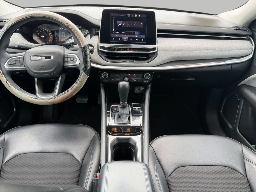 Used 2022 Black Jeep Latitude image 9