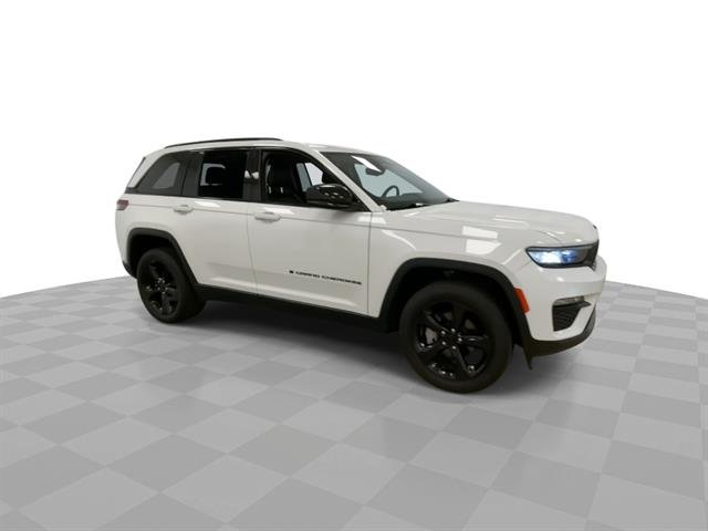Certified Used 2023 White Jeep Limited 4x4 image 3