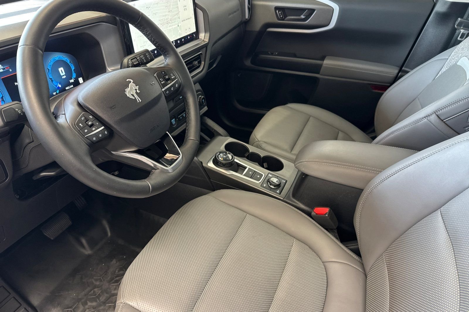 Used 2025 White Ford Badlands image 11