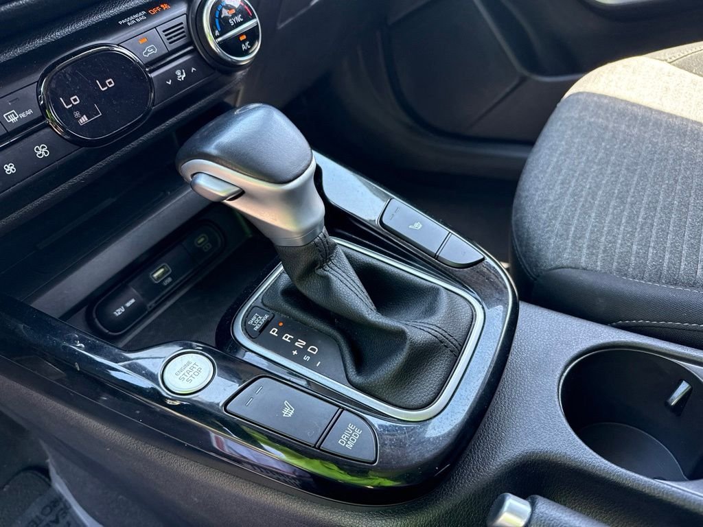 Used 2023 Snow White Pearl Kia EX image 16
