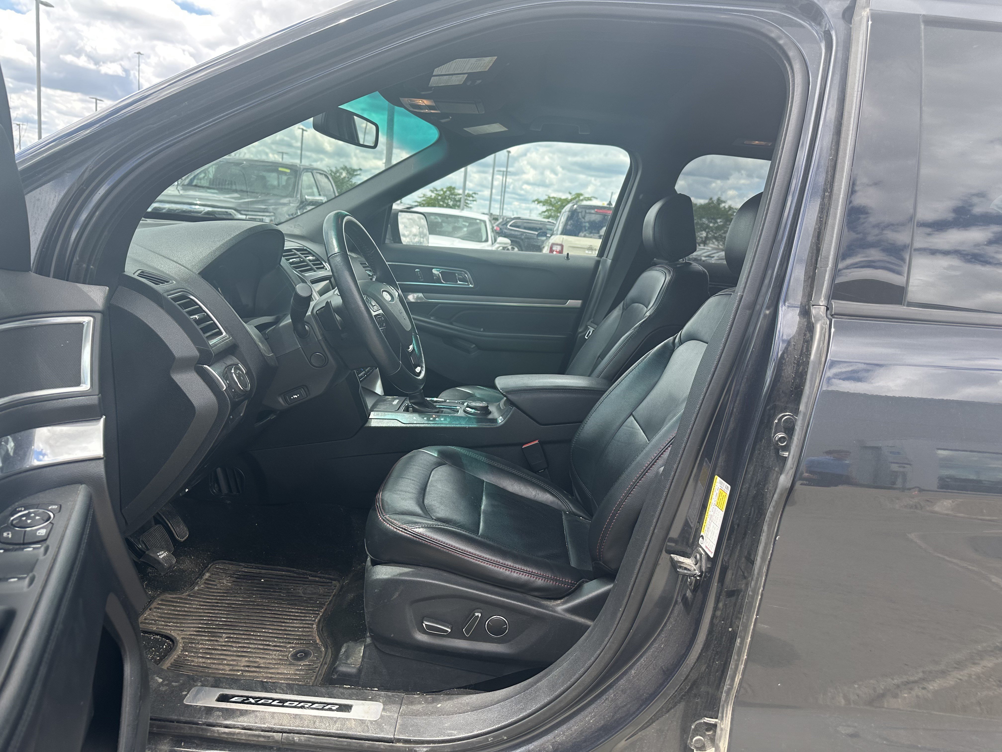 Used 2017 Smoked Quartz Metallic Tinted Clearcoat Ford Sport image 7