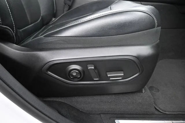 Used 2023 White Jeep Overland 4xe image 22
