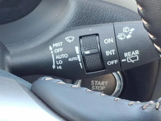 Used 2021 Starfire Pearl Lexus Luxury image 27