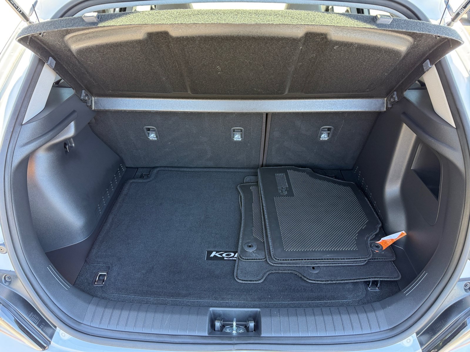 Used 2023 Lunar Hyundai SE image 17