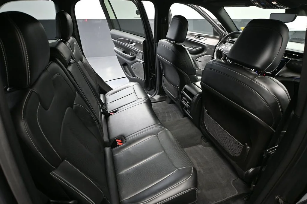 Used 2023 Gray Jeep Overland 4xe image 39