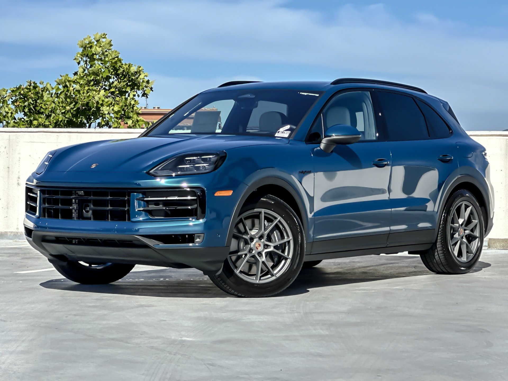 New 2026 Montego Blue Metallic Porsche E-Hybrid image 2