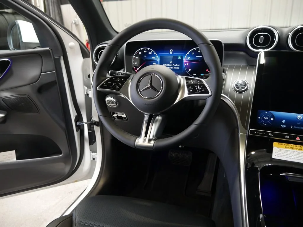 New 2026 Polar White Mercedes-Benz GLC 300 image 23