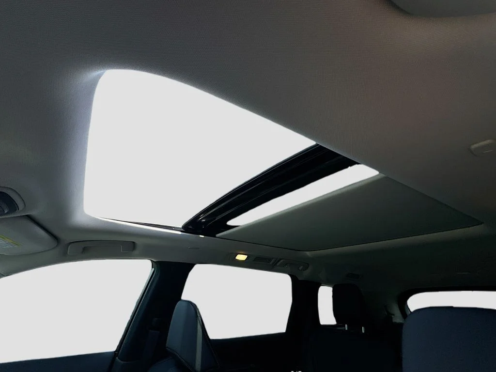 New 2027 RADIANT WHITE INFINITI Luxe FWD image 23