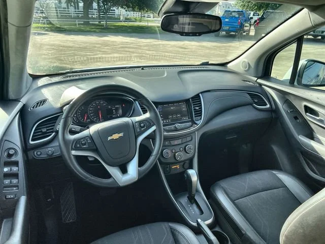 Used 2018 SUMMIT WHITE Chevrolet LT image 10
