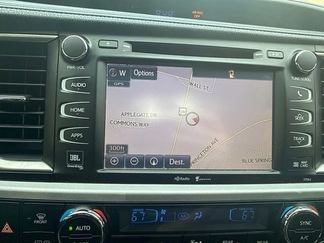 Used 2014 Red Toyota  image 13