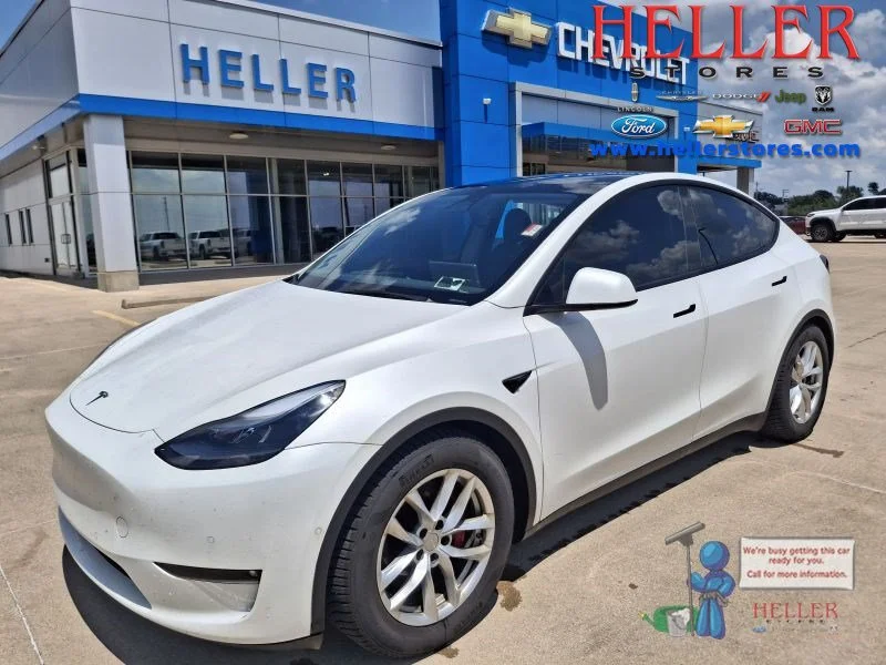 Used 2022 White Tesla Performance image 1