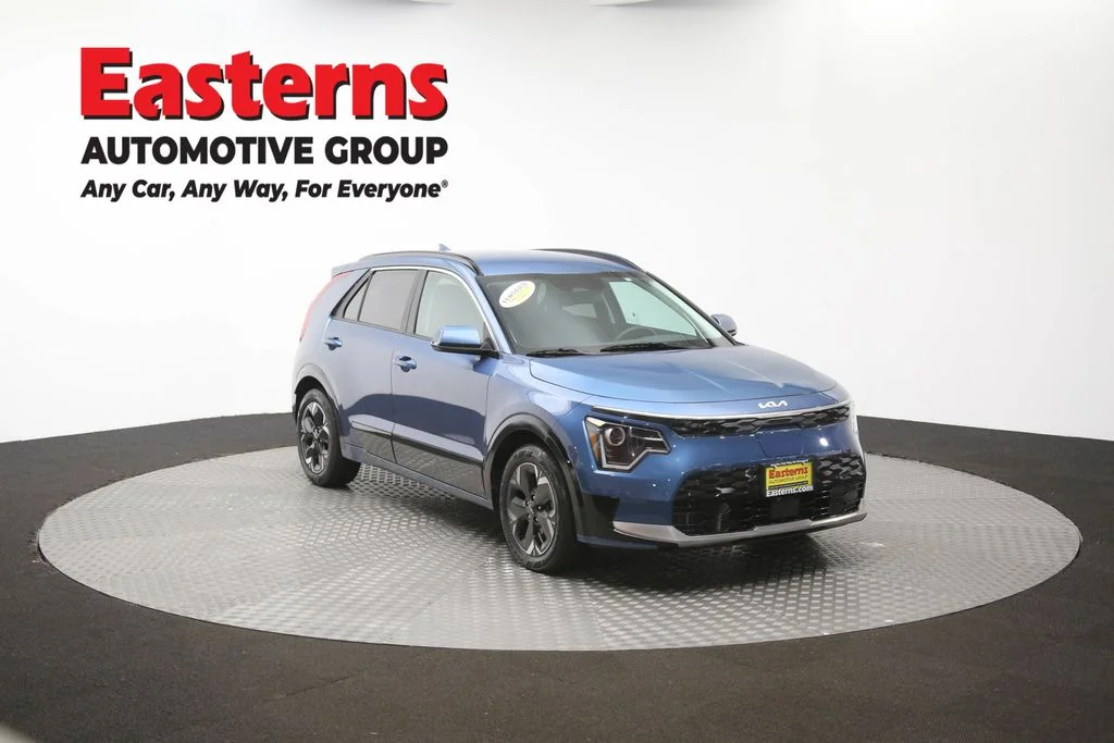 Used 2024 Blue Kia Wind image 51