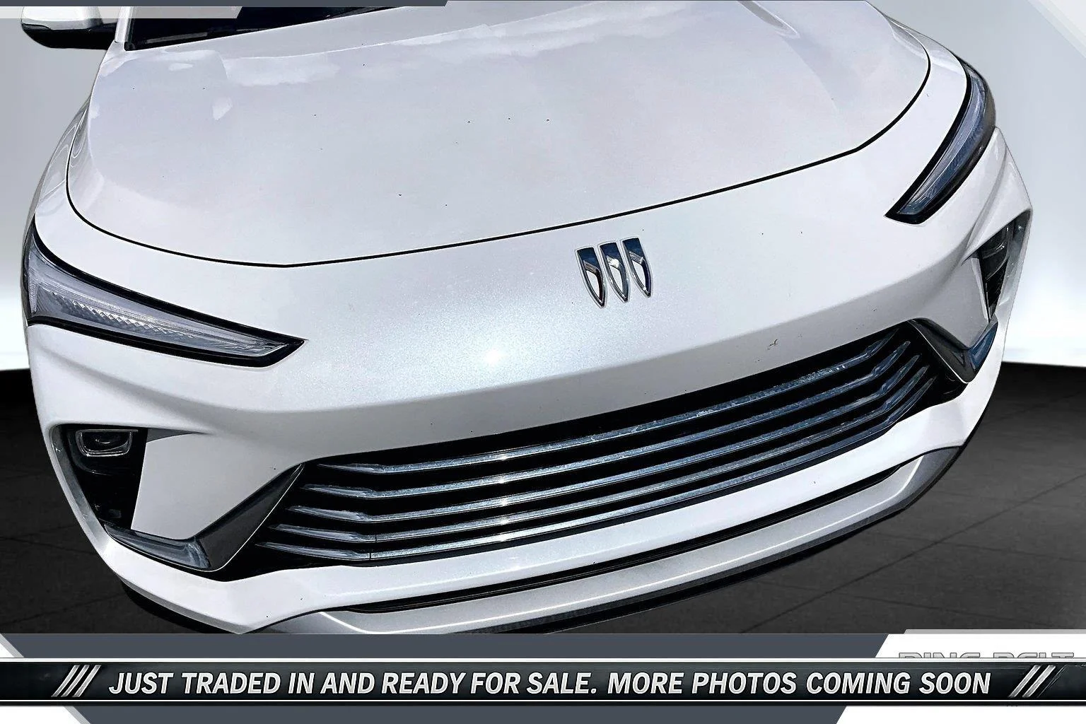 Used 2024 White Frost Tricoat Buick Preferred image 22