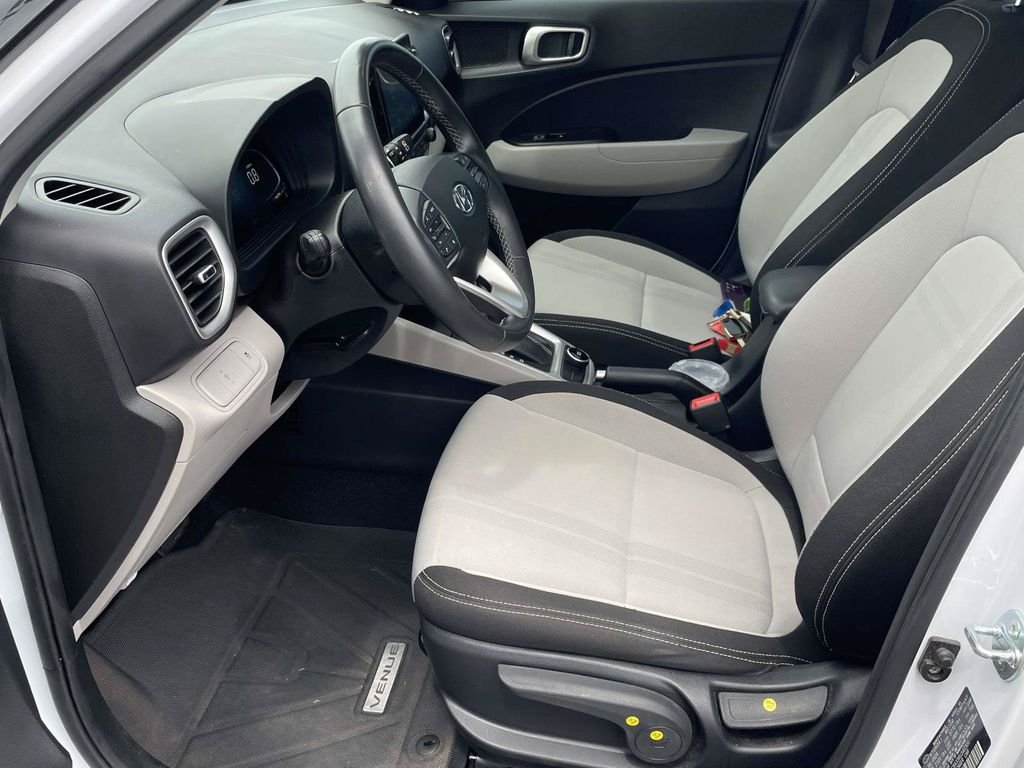 Used 2024 White Hyundai SEL image 12